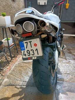 Suzuki GSR 600 - 5