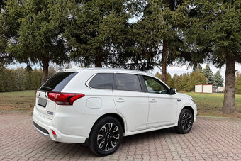 Mitsubishi Outlander 2.0 4WD Plug-In Hybrid - 5