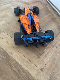 LEGO Technic 42141 – Závodní auto McLaren F1 - 5