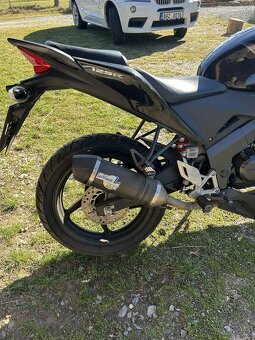 Honda CBR 125R (2012) – bouraná na předek , motor startuje - 5