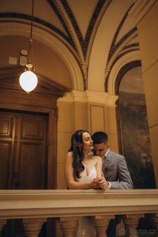 Svatební šaty, elegantní, třpytivé, s výstřihem do V, střih - 5