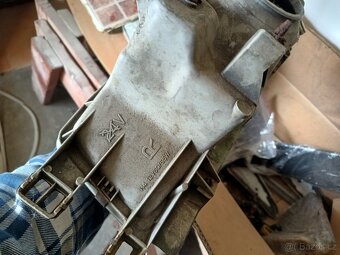 TOYOTA COROLLA r.v 1990 /PŘEDNÍ LAMPA - 5