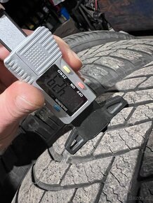 Zimní Bridgestone 215/65 R17 - 5