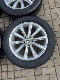 ORIGINÁL Alu Volkswagen London R17, 5x112 - TOP, LETNÍ, TPMS - 5