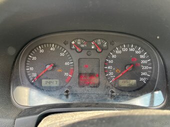 Golf IV Variant 1.6 16V 77kW - Na ND jako celek - 5