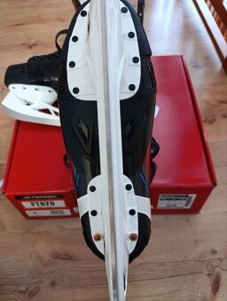 Prodám hokejové brusle CCM vel.11. - 5