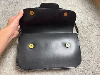 Guess Hensely černá kabelka crossbody - 5