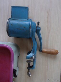 RETRO KUCHYŇSKÁ VÁHA 5,5kg a MLÝNEK NA STROUHANKU - 5