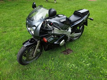 Yamaha FZR 600 - 5