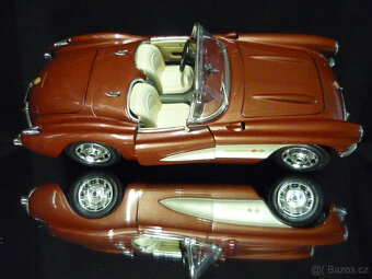Chevrolet Corvette 1957 skořicový Bburago 1/18 - 5
