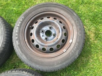 Prodám pneu 185/65 R14 - 5