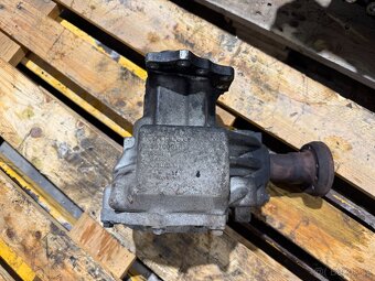 Úhlová převodovka Volvo XC90  30700016 - 5