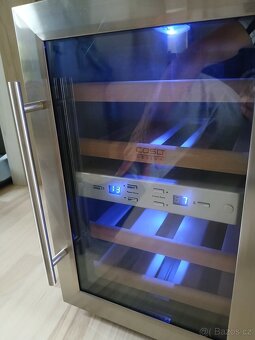 Polovodičová vinotéka 2-zónová na 12 lahví - 5