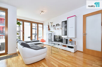 Pronájem světlého vybaveného bytu 3+kk 86 m2, dvě terasy, ga - 5