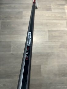 Hokejka CCM Jetspeed 440 flex 65 R 29, práva - nová - 5