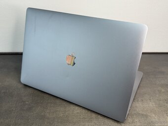 MacBook Pro 16'' 2019 i7 / 16GB / 512GB SSD / Space Gray - 5