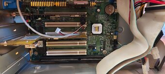 Retro počítač Celeron 800 mhz, 256 MB ram, Windows 98 - 5