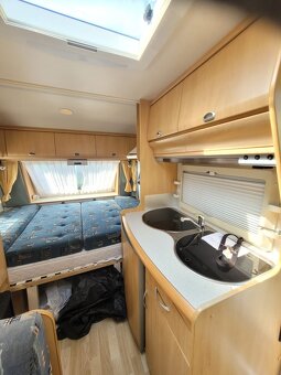 Obytný přívěs-karavan Hobby 400 deluxe Easy s pojezdem. - 5