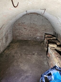 Stavební pozemek s vinným sklepem na Jižní Moravě - 5