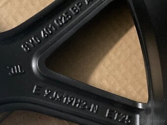 Originální nový disk AUDI RS3 8Y 9x19R - 5