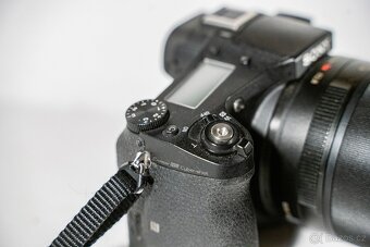 Sony RX10 II s 24-200mm objektivem F2,8 - 5