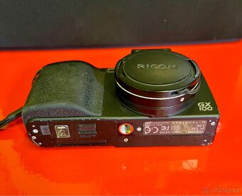 Ricoh Caplio GX100 – 10.0 MP (na náhradní díly) - 5