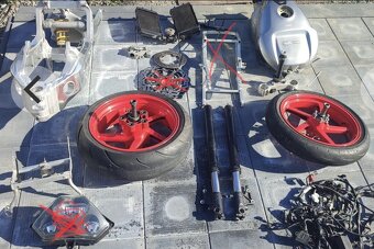 Aprilia RSV 1000 díly - 5