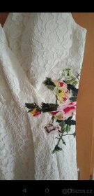 Bílé šaty s krajkou a výšivkou i jako svatební - 5