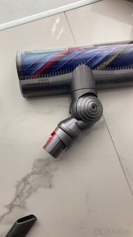 Dyson vysavač v12 detect - 5