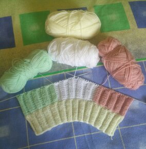 RUČNĚ PLETENÝ, NOVÝ, HEBKÝ, PATCHWORK SVETŘÍK: S-M nenošený - 5