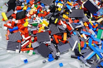 Lego 24,6 kg + návody - 5