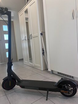 Predám elektrickú kolobežku Xiaomi Mi Electric Scooter Pro - 5