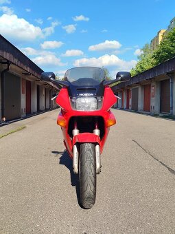 Honda VFR 750 - 5
