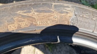 PRODÁM 2 LETNÍ PNEU PIRELLI 275/40/19, CENA JE ZA 2 KUSY PNE - 5