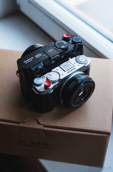 Fujifilm X-M5 a Fujifilm XF 27 mm f/2,8 R WR - 5