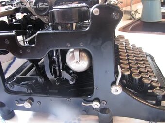 Psací stroj CONTINENTAL - 5