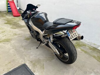 Yamaha R1 - 5