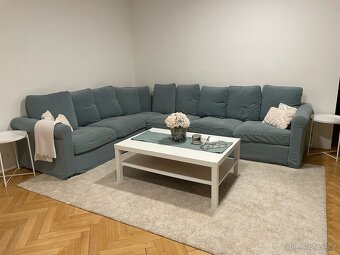 Pohovka (6 míst) + 3 stolky z IKEA + nástěnná malba - 5