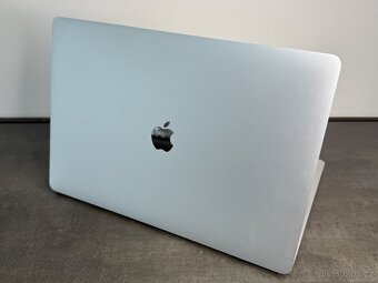 MacBook Pro 16'' 2019 / i7 / 16GB / 512GB SSD / Silver - D - 5