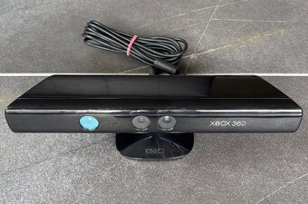 Xbox 360 (250 GB) + Kinect, ovladač, hry - 5