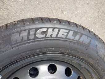 Prodám hezkou letní sadu 205/60/16 zn.MICHELIN na Mazda,Niss - 5