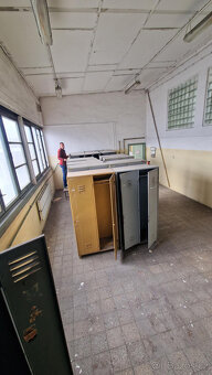 plechová šatní skříň - 5