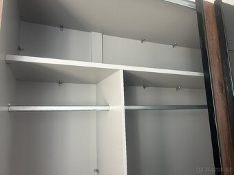 Šatní skříň - 5