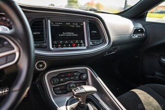 Dodge Challanger 2020, V8 - 6,4l, nájezd 29 tis - 5