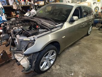 BMW e61 530xd lci (díly ) - 5