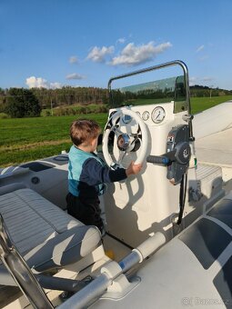 Prodám motorový RIB člun 40HP - 5