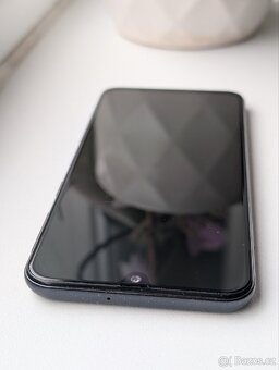 Samsung Galaxy A40 64GB + 256GB s krytem - 5