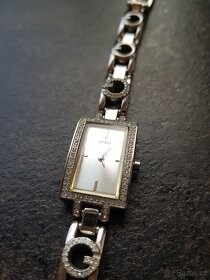 dámské hodinky GUESS stříbrné s kamínky - 5
