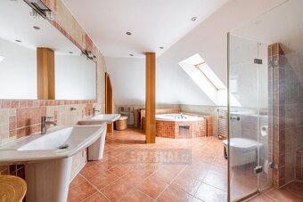 Prodej nadstandartního domu 342 m2 , s pozemkem 1534 m2, Sru - 5