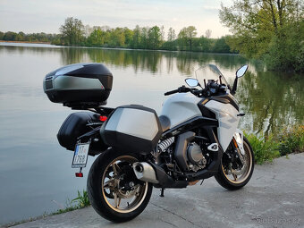 CFMOTO 650GT Premium, najeto 4 tkm, záruka - 5